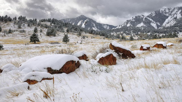 Snowy field mountain foreground bare free wallpaper for desktop - medium preview image