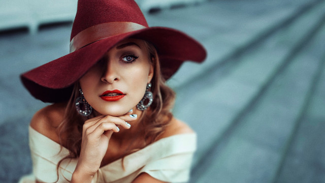 Woman red hat white dress #2 free wallpaper for desktop - medium preview image