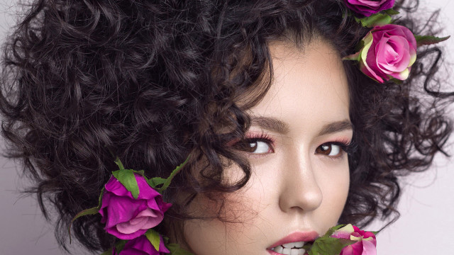 Woman flower hair necklace rococo free wallpaper for desktop - medium preview image