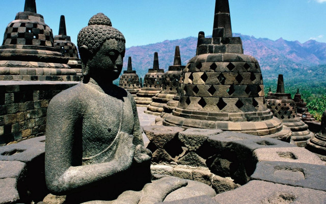 Buddha statue stone courtyard mountains free wallpaper for desktop - medium preview image