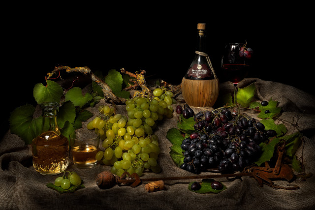 Wine grapes stilllife christmas food free wallpaper for desktop - medium preview image