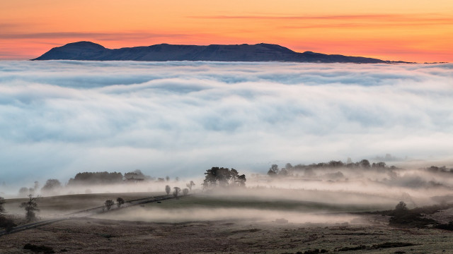 Mountain fog people trees sunset free wallpaper for desktop - medium preview image