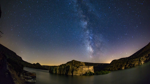 Lake boat night sky stars free wallpaper for desktop - medium preview image
