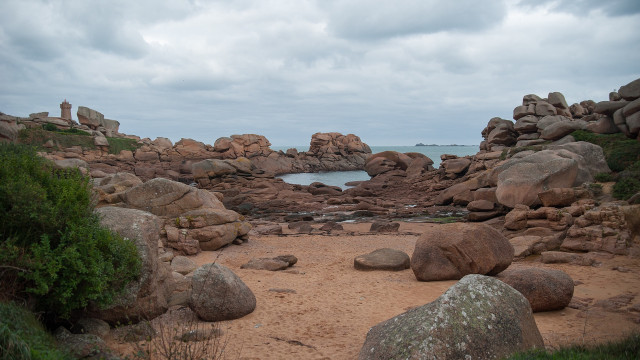 Rocky beach pool rocks grass free wallpaper for desktop - medium preview image