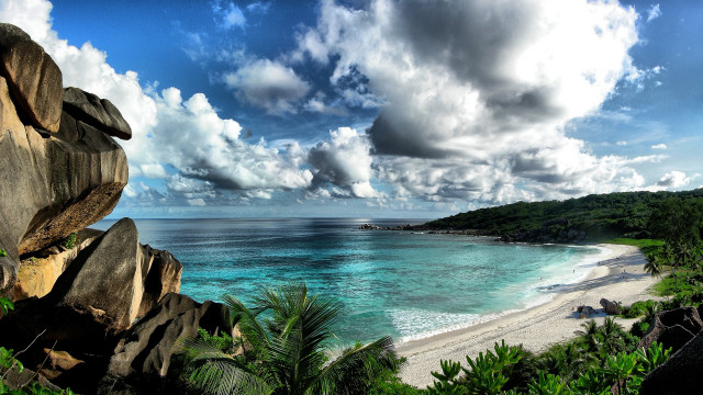 Andor bay rock ocean clouds free wallpaper for desktop - medium preview image