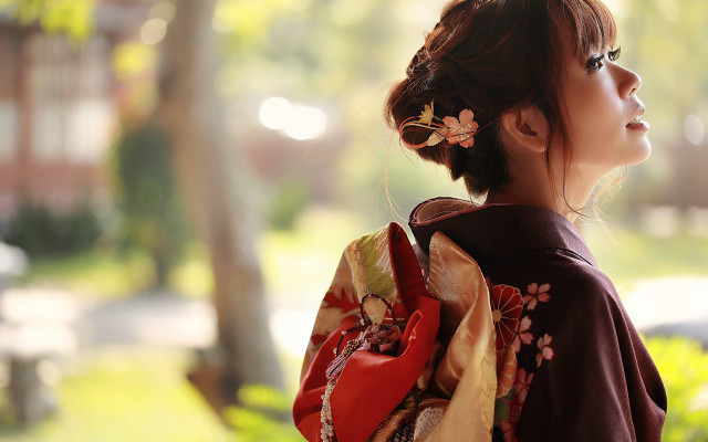 Woman flower kimono bokeh outdoors free wallpaper for desktop - medium preview image