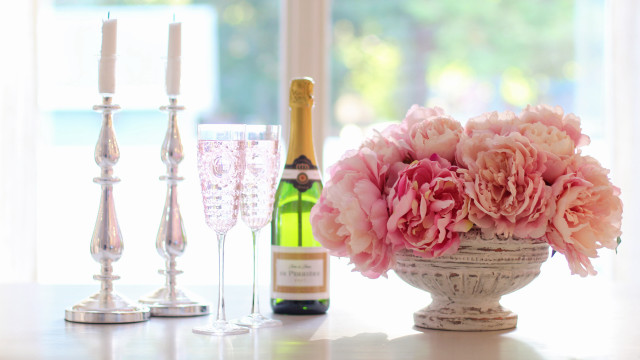 Vase flowers champagne flutes wine free wallpaper for desktop - medium preview image