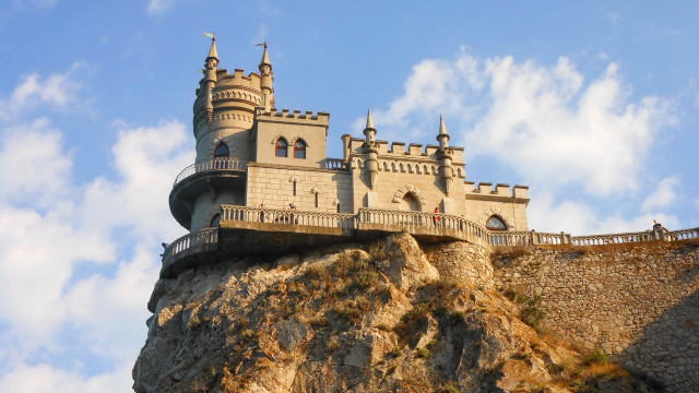 Castle cliff balcony neo gothic free wallpaper for desktop - medium preview image