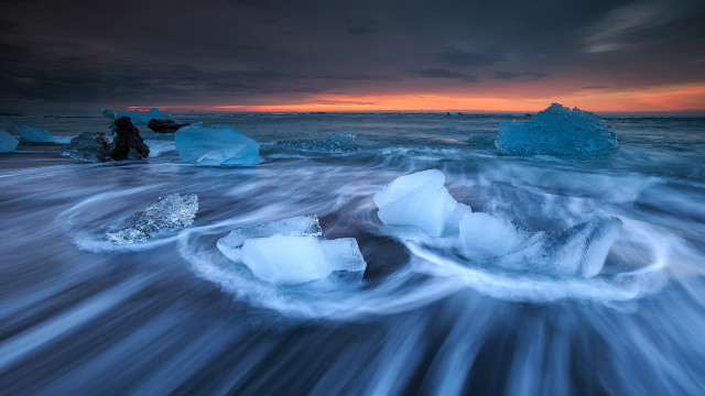 Icebergs sunset cloudy sky water free wallpaper for desktop - medium preview image