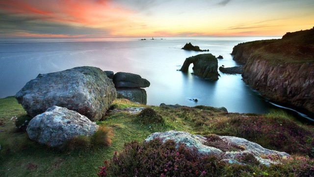 Rocky shore sunset lake mountains free wallpaper for desktop - medium preview image