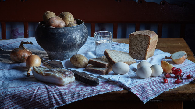 Table foods bowl penguin stilllife free wallpaper for desktop - medium preview image