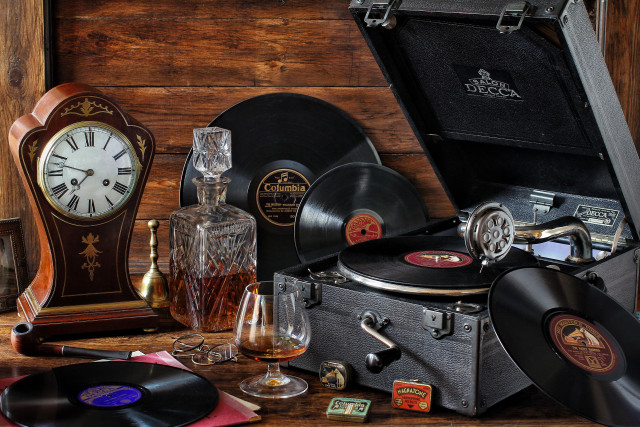 Vintage record players clock wooden free wallpaper for desktop - medium preview image