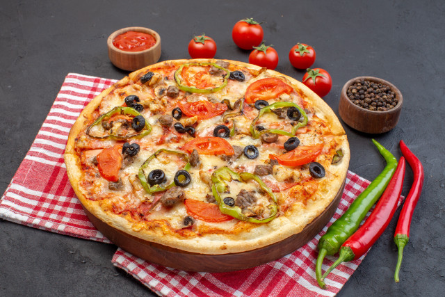Pizza olives peppers napkin shaker free wallpaper for desktop - medium preview image