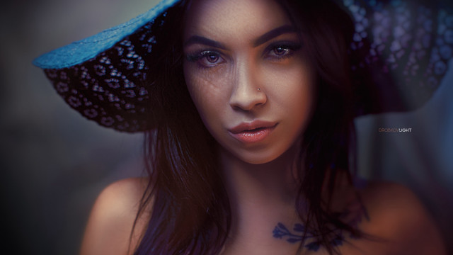 Blue hat blue dress portrait free wallpaper for desktop - medium preview image
