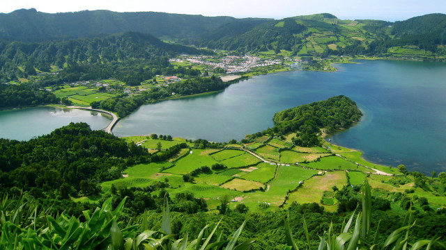 Lake hills trees town scenery free wallpaper for desktop - medium preview image