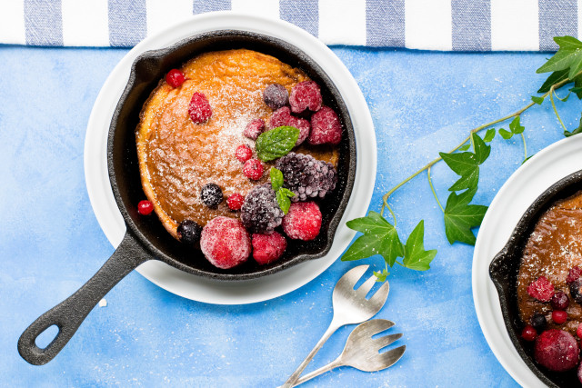 Pancake berries powdered sugar blue free wallpaper for desktop - medium preview image