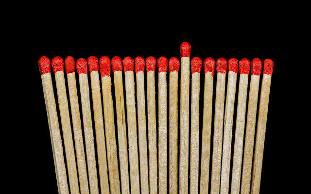 Matches red tips black background free wallpaper for desktop - medium preview image