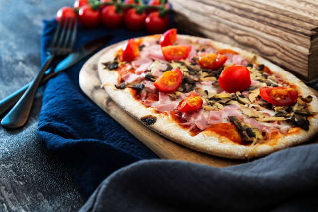 Pizza tomatoes mushrooms food photography free wallpaper for desktop - medium preview image