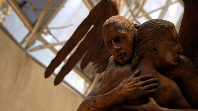 Bronze statue hugging woman wings free wallpaper for desktop - medium preview image