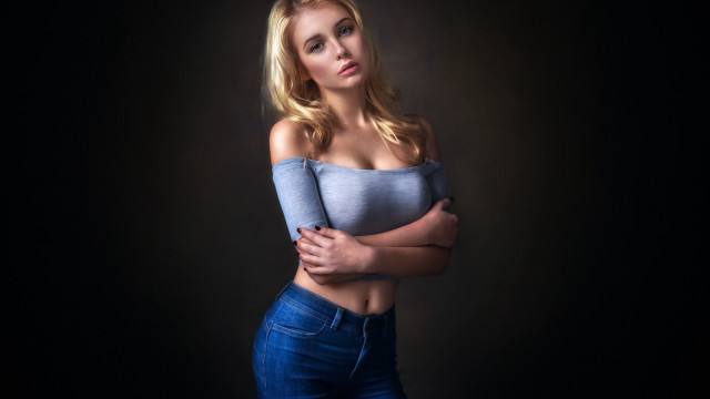 Woman crossed arms portrait blonde free wallpaper for desktop - medium preview image