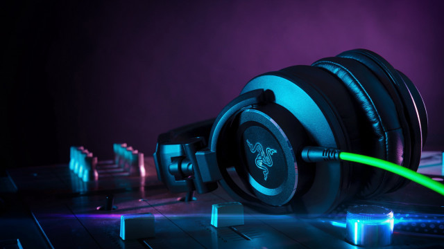 Headphones green cord desk purple free wallpaper for desktop - medium preview image