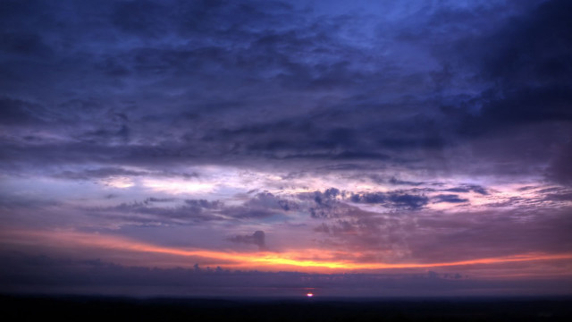 Sunset clouds sunrays horizon cityscape free wallpaper for desktop - medium preview image