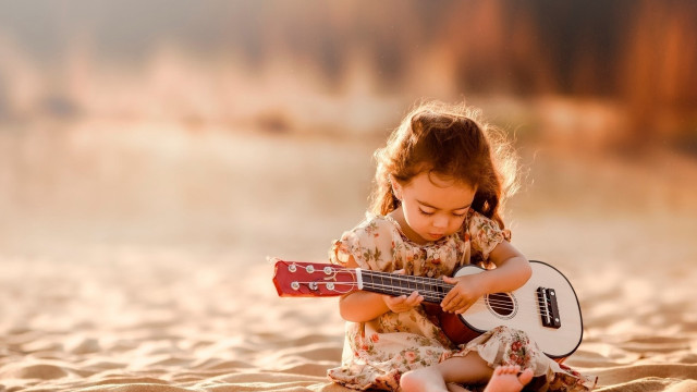 Little girl beach guitar sunset free wallpaper for desktop - medium preview image