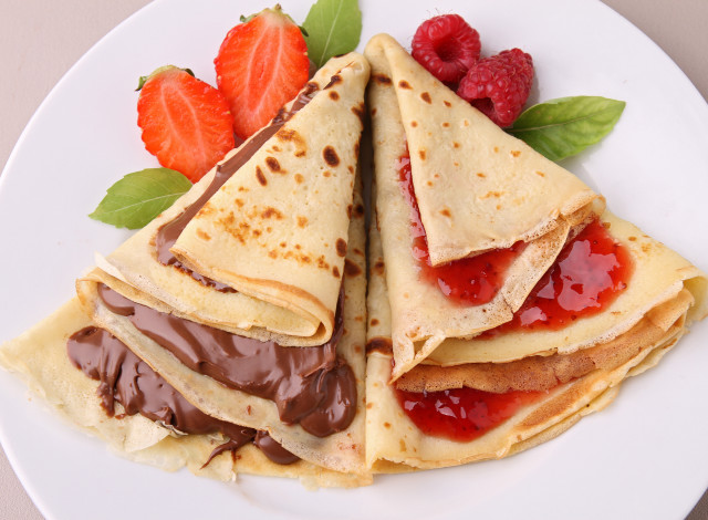 Crepes chocolate strawberries food photography free wallpaper for desktop - medium preview image