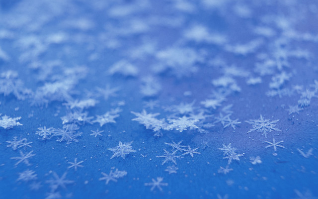 Blue snow flakes macro outdoors free wallpaper for desktop - medium preview image