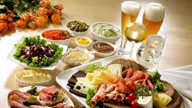 Food table plates drinks vase free wallpaper for desktop - medium preview image