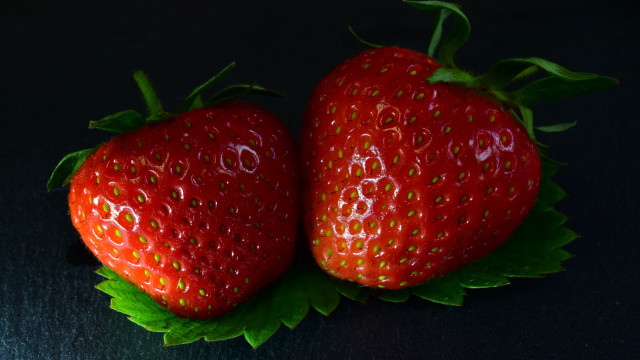 Strawberries berries cream food closeup free wallpaper for desktop - medium preview image