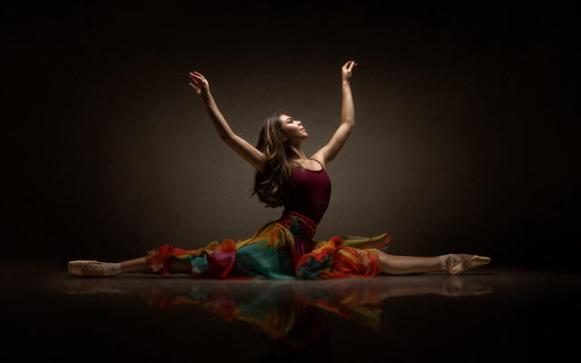 Woman colorful dress arabesque daphne free wallpaper for desktop - medium preview image