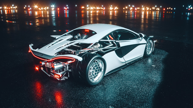 White sports car red light #7 free wallpaper for desktop - medium preview image
