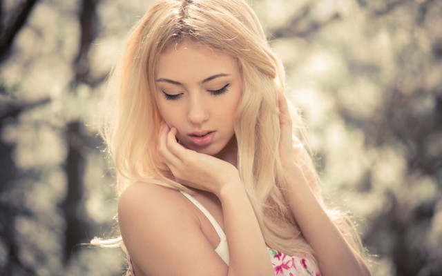 Blonde woman portrait woods blurry free wallpaper for desktop - medium preview image
