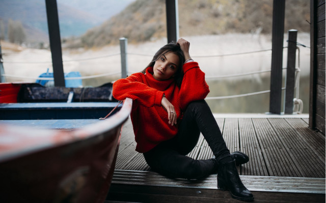 Woman dock red sweater black free wallpaper for desktop - medium preview image
