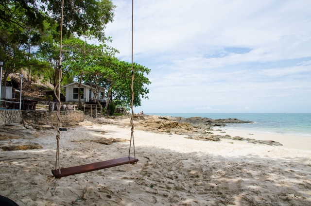 Beach swing house tree blue free wallpaper for desktop - medium preview image