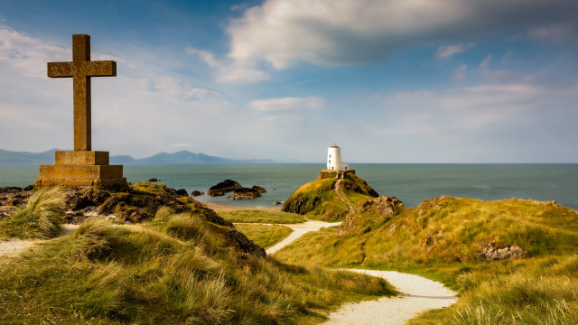 Hill lighthouse ocean tiltshift nature free wallpaper for desktop - medium preview image
