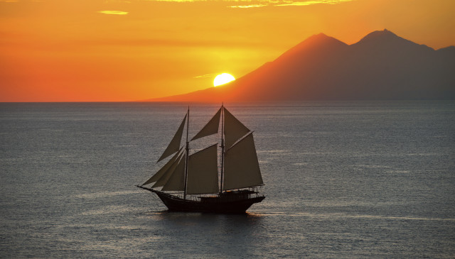 Sailboat ocean sunset mountains clouds free wallpaper for desktop - medium preview image