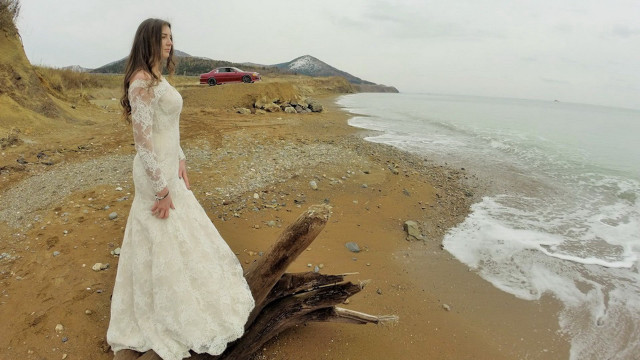 Woman white dress beach tree free wallpaper for desktop - medium preview image