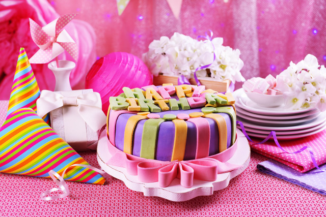 Birthday cake name table decorations free wallpaper for desktop - medium preview image