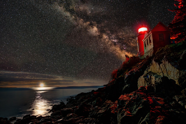 Lighthouse rocky cliff night star free wallpaper for desktop - medium preview image
