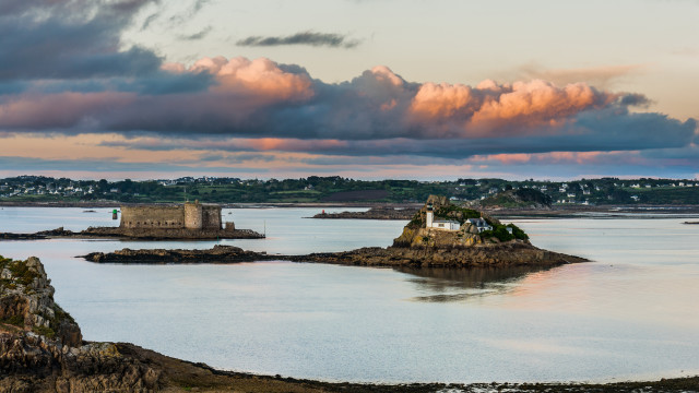 Large water island cloudy sunset free wallpaper for desktop - medium preview image