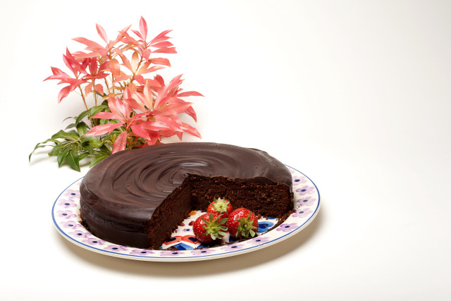 Chocolate cake slice flower plate free wallpaper for desktop - medium preview image
