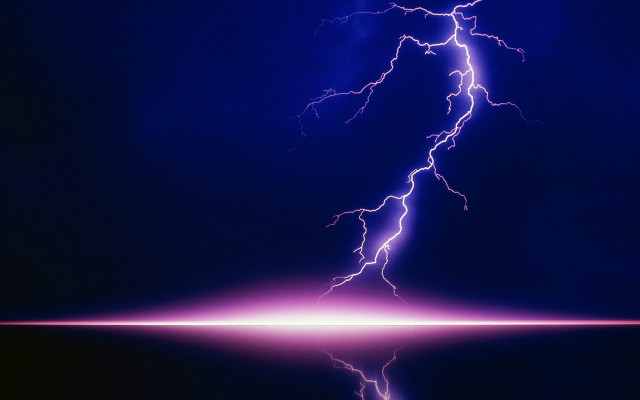 Lightning bolt sky water bright free wallpaper for desktop - medium preview image