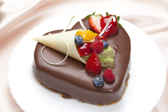 Heart chocolate cake fruit plate free wallpaper for desktop - medium preview image