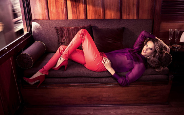 Woman couch purple shirt red free wallpaper for desktop - medium preview image