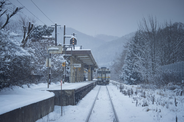 Train station snowy winter tilt free wallpaper for desktop - medium preview image
