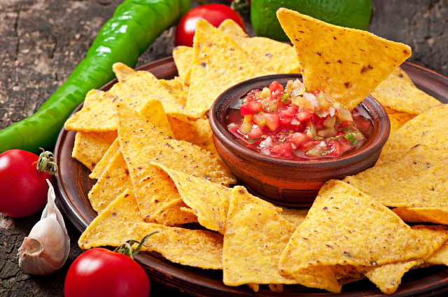 Chips salsa green pepper closeup free wallpaper for desktop - medium preview image