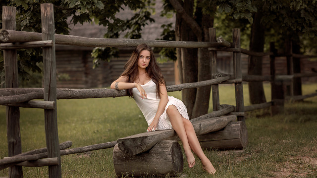 Woman white dress log field free wallpaper for desktop - medium preview image