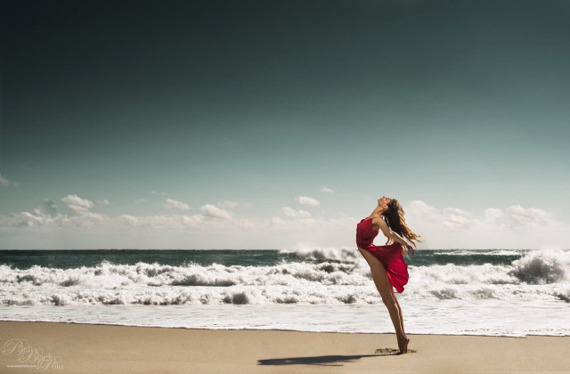 Woman red dress beach ocean free wallpaper for desktop - medium preview image